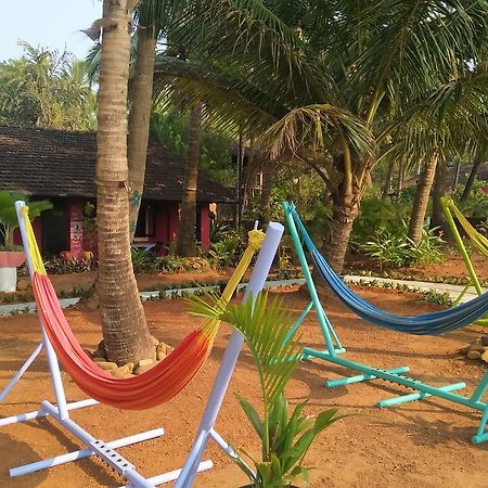 The Yuppi Hippi Hideout Hotel Anjuna Exterior foto