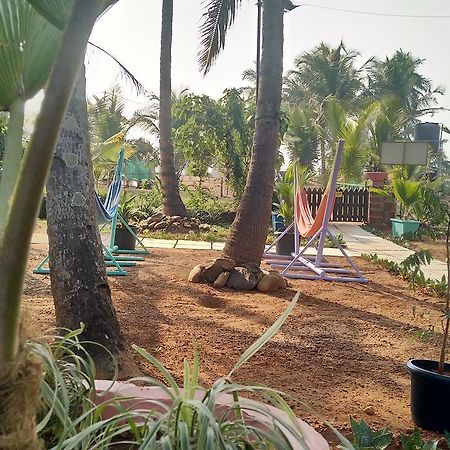 The Yuppi Hippi Hideout Hotel Anjuna Exterior foto