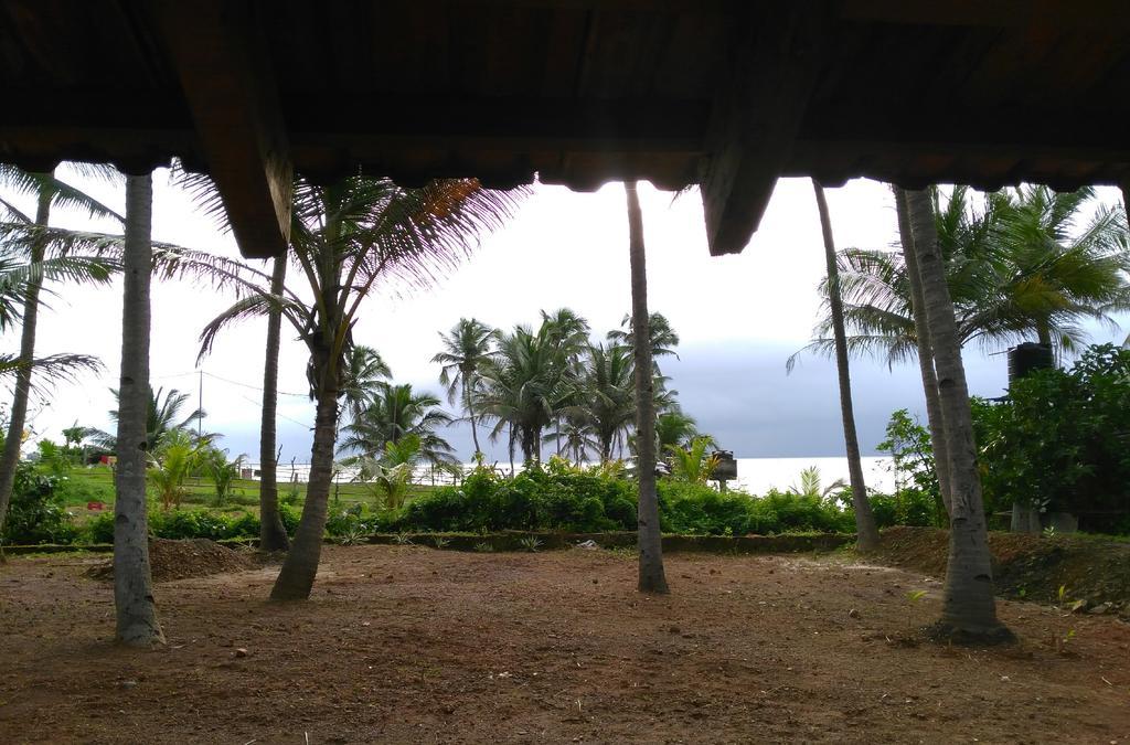 The Yuppi Hippi Hideout Hotel Anjuna Exterior foto