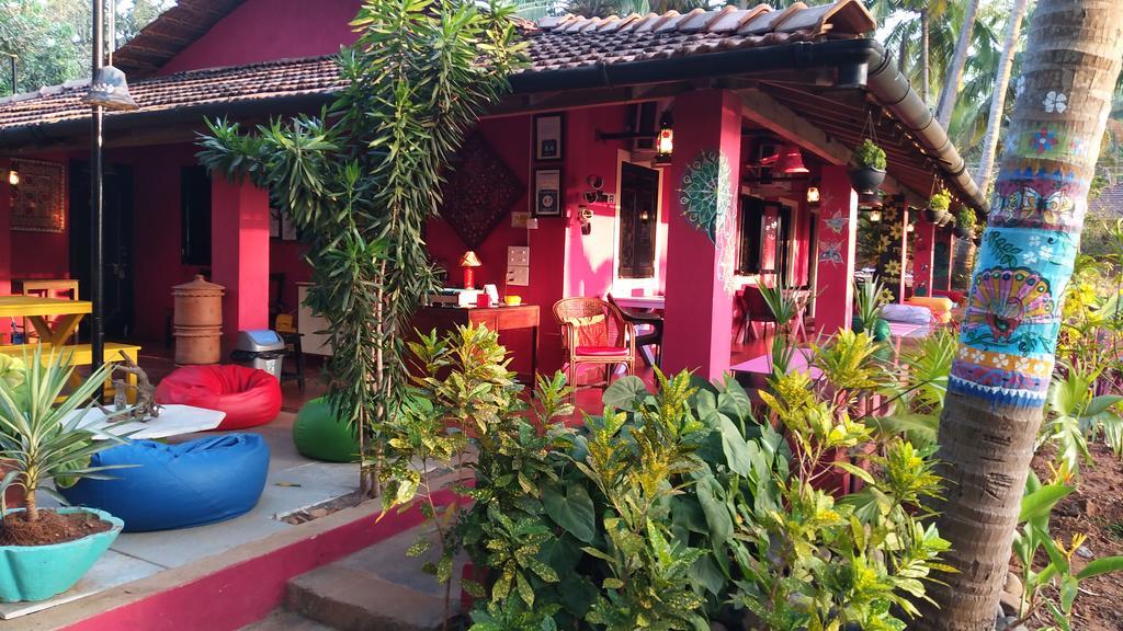The Yuppi Hippi Hideout Hotel Anjuna Exterior foto