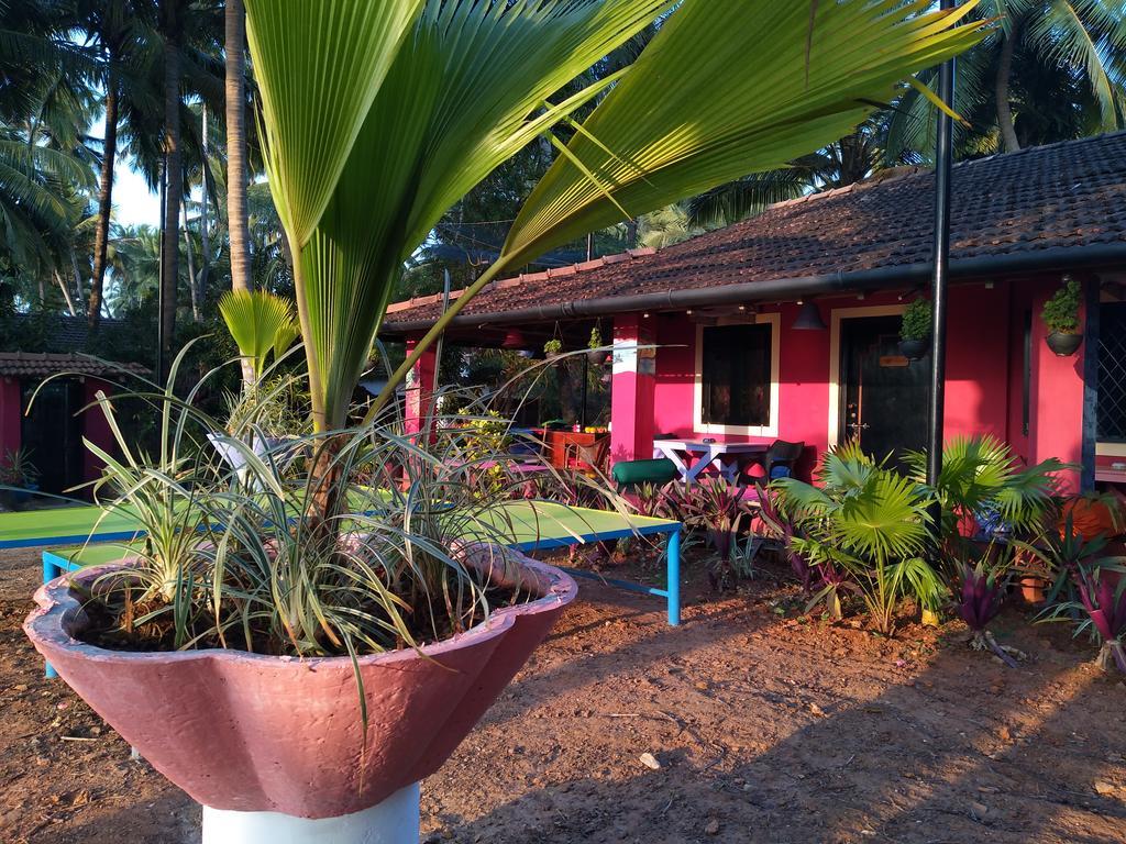 The Yuppi Hippi Hideout Hotel Anjuna Exterior foto