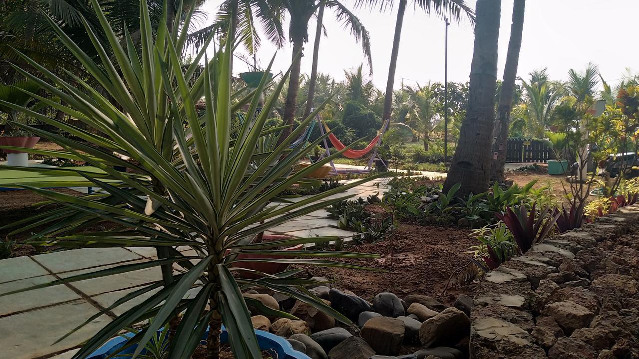The Yuppi Hippi Hideout Hotel Anjuna Exterior foto