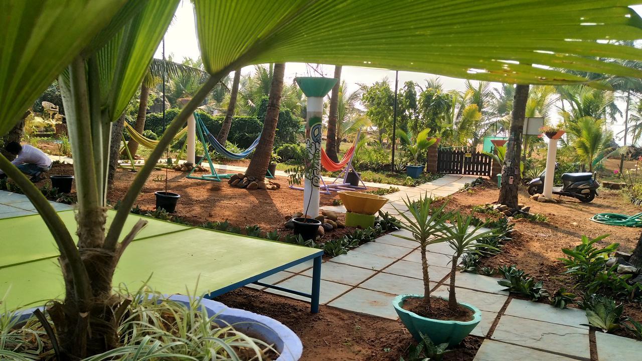 The Yuppi Hippi Hideout Hotel Anjuna Exterior foto
