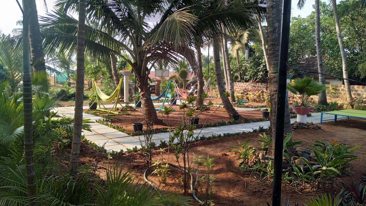The Yuppi Hippi Hideout Hotel Anjuna Exterior foto